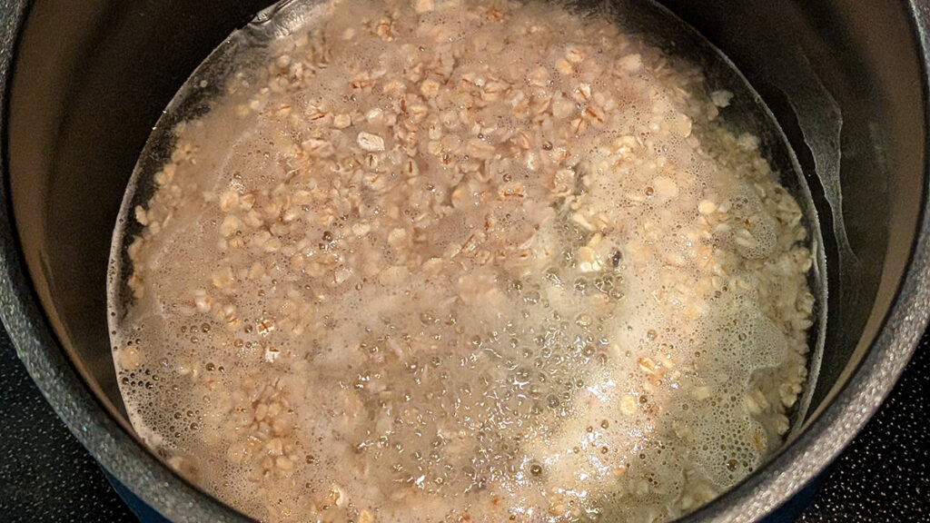 オートミールで雑炊の土台を作る