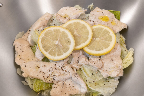 【1人分230kcal】鶏むねとキャベツの塩レモン蒸し｜鍋ひとつ15分